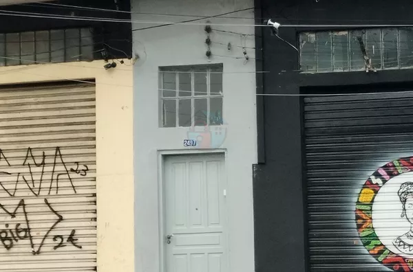 Alugo Casa 1 dormitório Av. Paula Ferreira