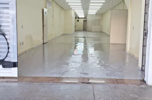 Alugo Salão comercial 240 m. Rua Tonelero