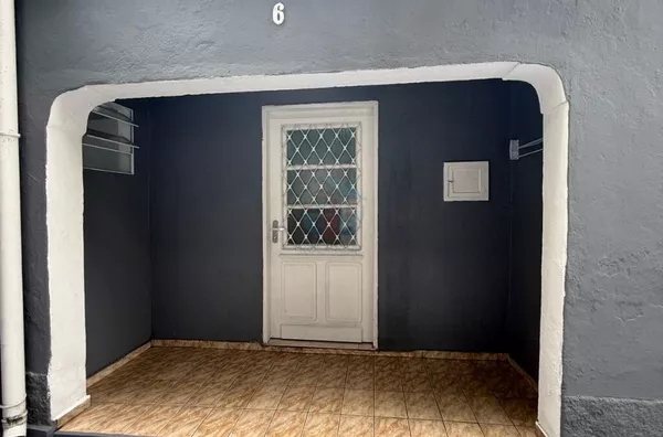 Alugo casa de vila com 1 dormitório Lapa