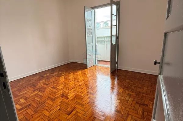 Alugo Casa 2 dormitórios sem Vaga Vila Romana
