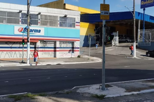 Alugo Prédio Comercial Av. Inajar de Souza