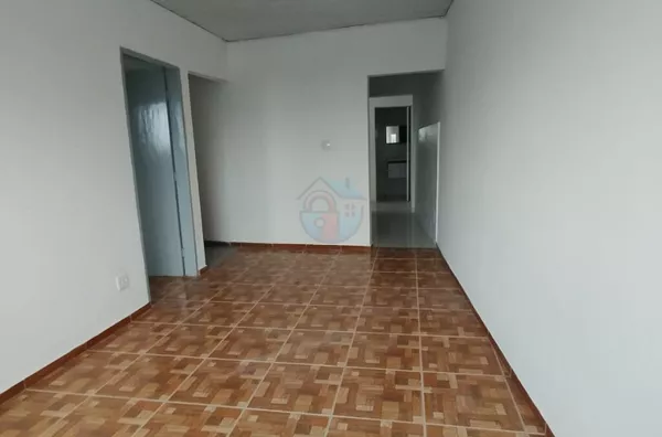 Alugo Casa 1 dormitório Av. Paula Ferreira