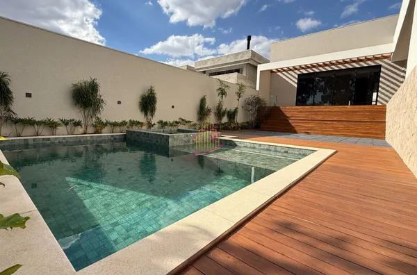 Casa térrea dos sonhos, em condomínio no Tropical!