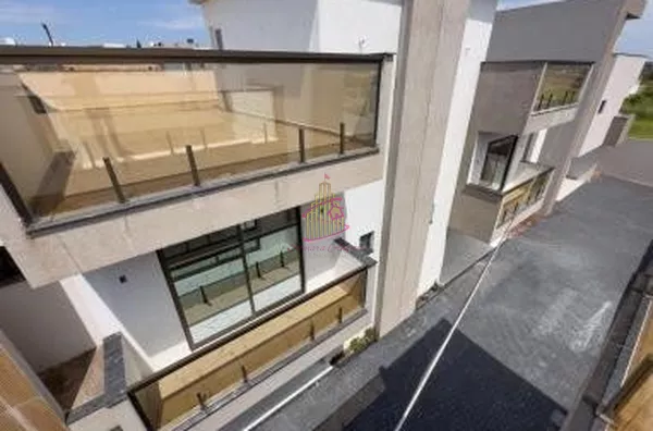 FAG: SOBRADOS INCRÍVEIS