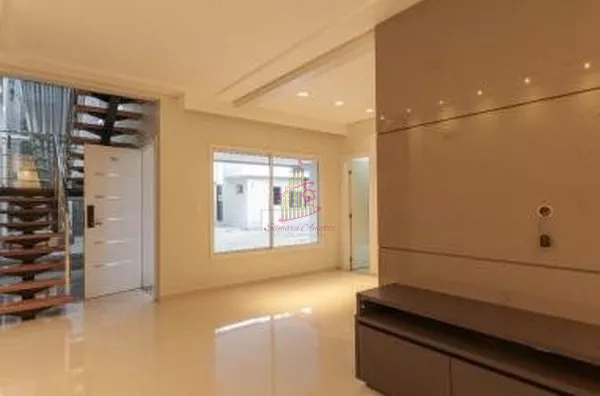 EM CONDOMÍNIO : TRIPLEX 