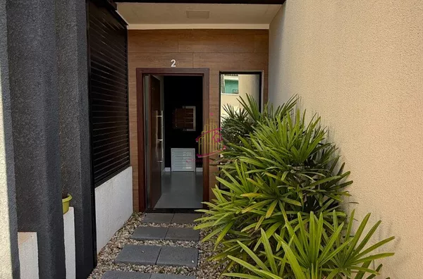 LINDO SOBRADO NO CANADÁ