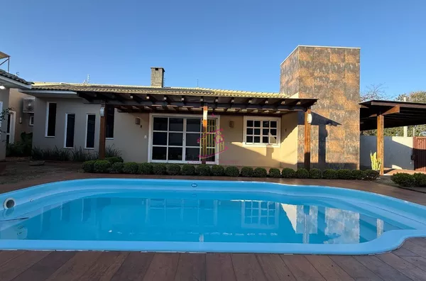 Casa Térrea com Piscina no Pioneiros 