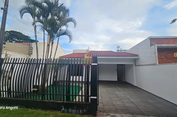 Incrível sobrado com piscina no bairro Canadá