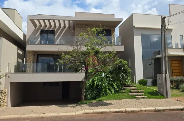 JARDINS DE MONET : SOBRADO EM CONDOMÍNIO FEHCADO 