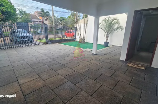 Incrível sobrado com piscina no bairro Canadá