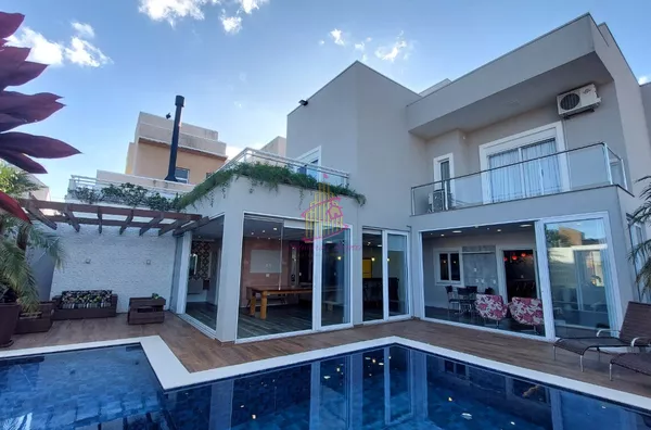 Magnífico sobrado de alto padrão localizado no Maria Luiza