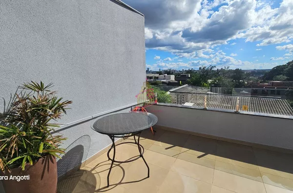 Sobrado no bairro Canadá em Cascavel