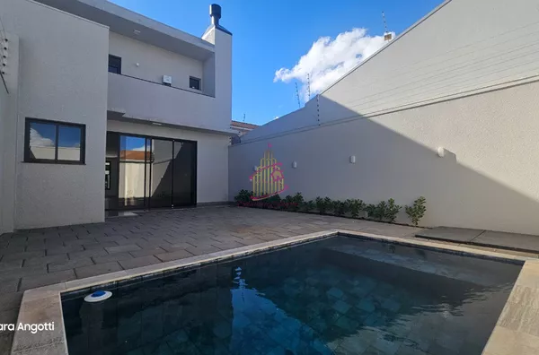 SOBRADO COM 03 SUÍTES E PISCINA NO MARIA LUIZA