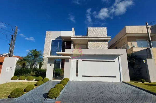 Magnífico sobrado de alto padrão localizado no Maria Luiza