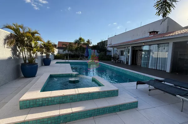 CASA NA REGIÃO DO LAGO EM CASCAVEL