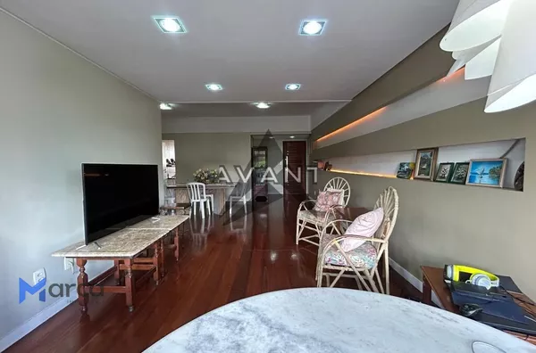 Apartamento à Venda com 3 quartos, 3 banheiros, 3 vagas e 133m² por R$ 295.000