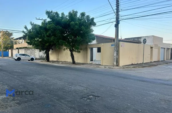 Casa para Venda na Cidade 2000, Três Quartos uma suíte com Garagem 140 m² Tipo C