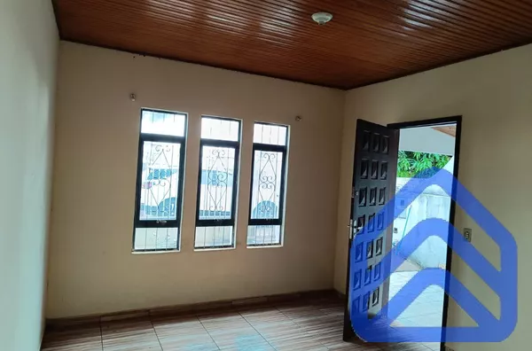 CASA À VENDA NO JARDIM PANORAMA - FLORESTA