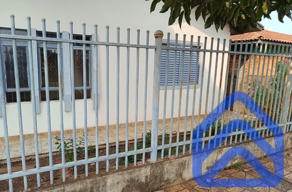 CASA À VENDA NO JARDIM PANORAMA - FLORESTA