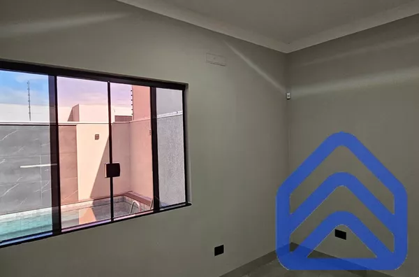 Casa de Alto Padrão à Venda no Bom Jardim, Maringá – 3 Quartos