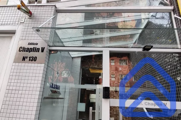 Apartamento para alugar na Zona 7 em Maringá, 2 quartos, garagem, elevador e localização privilegiada próximo à UEM.