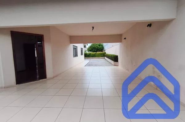 Casa à venda na Zona 2 – 3 quartos, edícula e pomar – Cianorte/PR