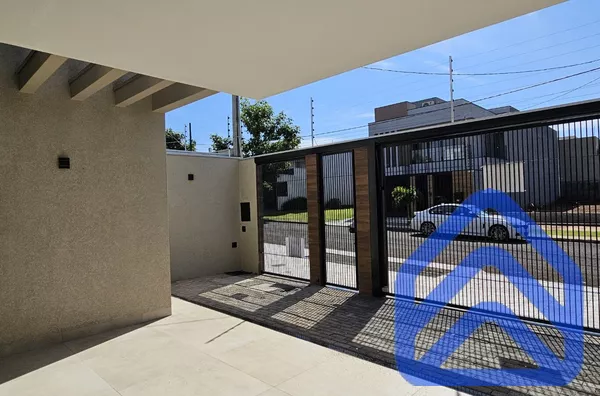 Casa de Alto Padrão à Venda no Bom Jardim, Maringá – 3 Quartos