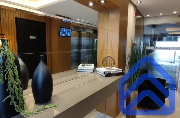 Apartamento para alugar na Zona 7 em Maringá, 2 quartos, garagem, elevador e localização privilegiada próximo à UEM.