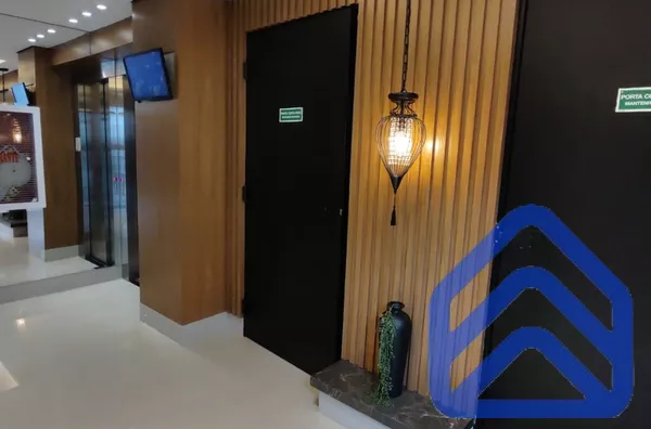 Apartamento para alugar na Zona 7 em Maringá, 2 quartos, garagem, elevador e localização privilegiada próximo à UEM.