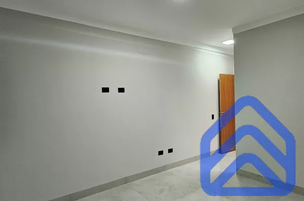 Casa de Alto Padrão à Venda no Bom Jardim, Maringá – 3 Quartos