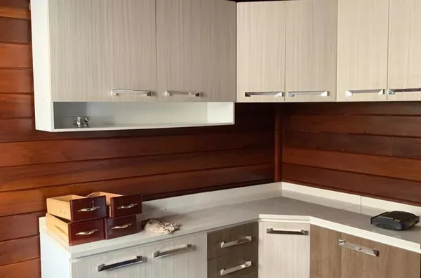 Casa terrea com 4 dormitórios e quintal com piscina 