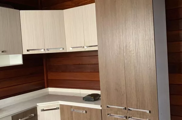 Casa terrea com 4 dormitórios e quintal com piscina 