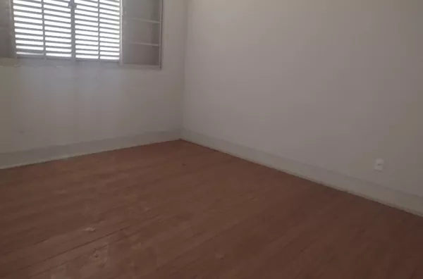 AP SOBRE LOJA COM QUINTAL SEM GARAGEM