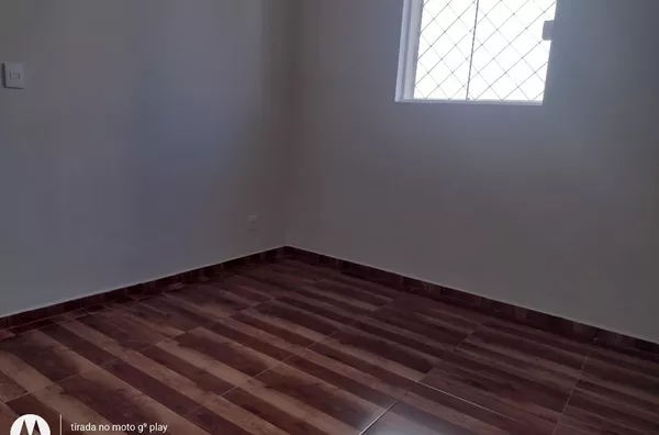 CASA TERREA ADAPTADA COM 4 QUARTOS