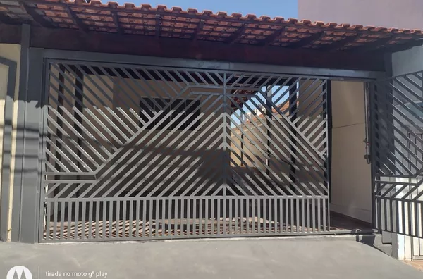 CASA TERREA ADAPTADA COM 4 QUARTOS