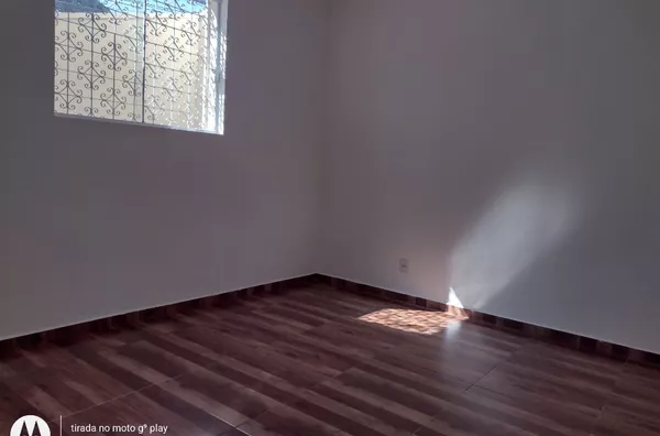 CASA TERREA ADAPTADA COM 4 QUARTOS