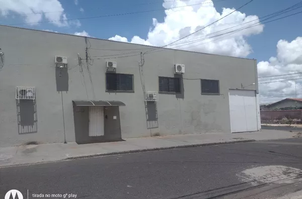 BARRACÃO COM PLATAFORMA 900M2