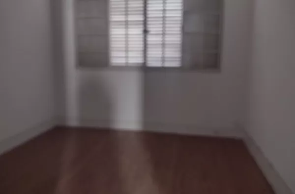 AP SOBRE LOJA COM QUINTAL SEM GARAGEM