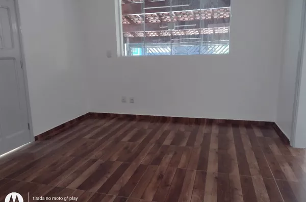 CASA TERREA ADAPTADA COM 4 QUARTOS