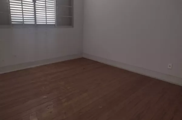 AP SOBRE LOJA COM QUINTAL SEM GARAGEM