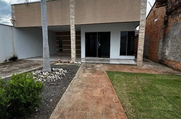 Casa para aluguel, 03 quartos sendo 01 Suíte, Sala, Cozinha, Jardim de Inverno, Banheiro Social, Área de Serviço, Localizada na Vila Planalto, Canaã Dos Carajás
