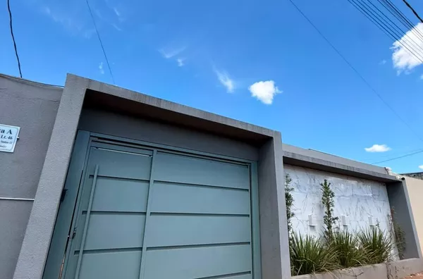 CASA COM PISCINA DISPONÍVEL PARA ALUGUEL. Dispõe de 3 (três) quartos sendo 1 (uma) suíte, sala ampla, cozinha,  Vale Dos Sonhos III, Canaã Dos Carajás