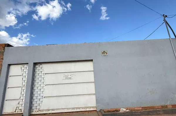Casa para aluguel, possui 3(três) quartos, sala, cozinha, banheiro social, área de serviço, garagem e portão eletrônico, Cidade Nova I, Canaã Dos Carajás