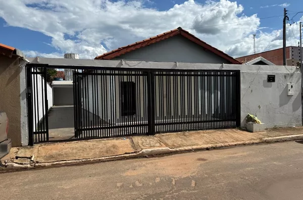Casa para venda,  possui 04 (quatro) quartos sendo 01 (uma) suite, sala, cozinha, banheiro social e área de serviço, está apta a financiamento, Nova Canaã, Canaã Dos Carajás