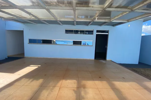 Casa para Aluguel – Canaã dos Carajás, Excelente oportunidade no bairro Nova Canaã II!  3 quartos, sendo 1 suíte  Sala confortável e bem iluminada  Cozinha funcional  1 banheiro social  Área de serviço.