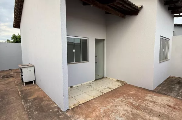 Casa para aluguel, possui 02(dois) quartos, sala, cozinha 1(um) banheiro social e área de serviço, localizada no bairro Parakanã Canaã dos Carajás