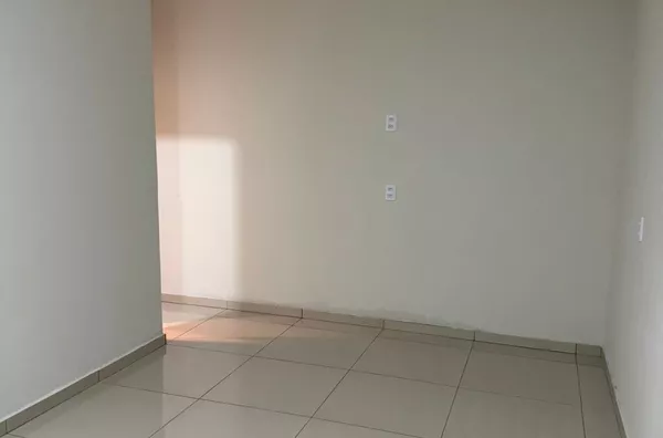 Flat para locação no bairro Monte Castelo, em Canaã dos Carajás, com aproximadamente 40 m², composto por 1 quarto, sala/cozinha, banheiro, área de serviço e garagem sem cobertura. O imóvel conta ainda com poço artesiano e sistema de energia solar. - Foto 4