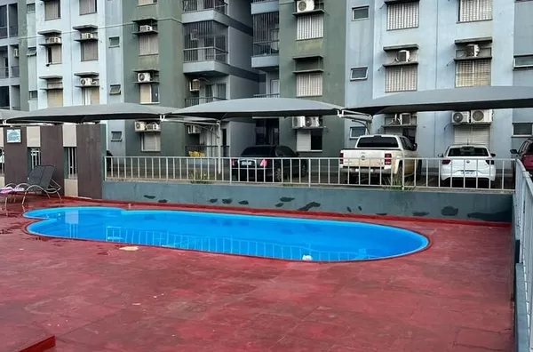 Apartamento Duplex Mobiliado – Residencial Castanheira em Parauapebas - Pará.  Apartamento completo, com três quartos (sendo um suíte), todos com ar-condicionado e guarda-roupas. Cozinha, sala, lavanderia, banheiros com armários e área gourmet com churras