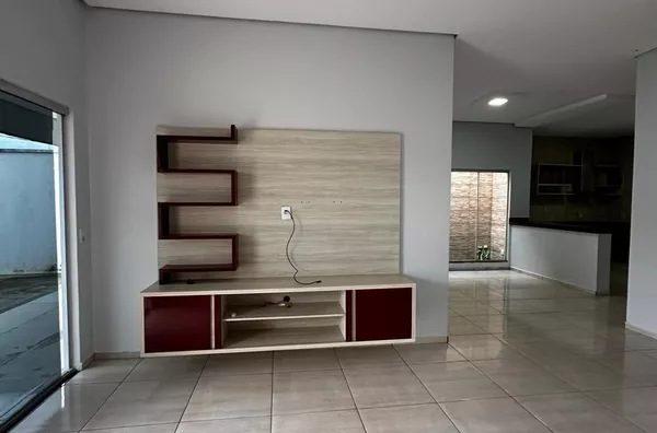 Casa para aluguel, 03 quartos sendo 01 Suíte, Sala, Cozinha, Jardim de Inverno, Banheiro Social, Área de Serviço, Localizada na Vila Planalto, Canaã Dos Carajás