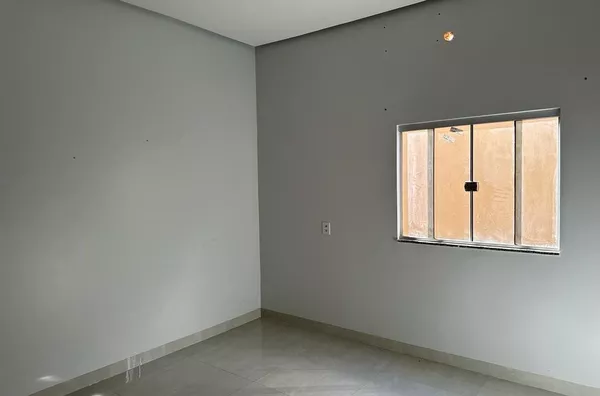 CASA DISPONÍVEL PARA VENDA, 03(três) quartos sendo 01 (uma) suíte, sala, cozinha, portão eletrônico, cerca elétrica, Flor De Liz I, Canaã Dos Carajás